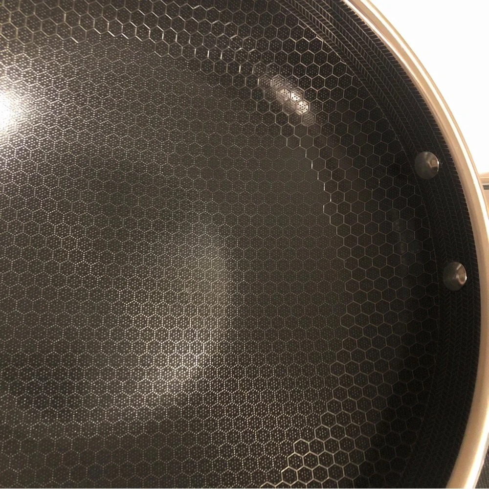 HexClad Hybrid Nonstick 12-Inch Wok Cookware with 12 inch Lid - Picture 5 of 13